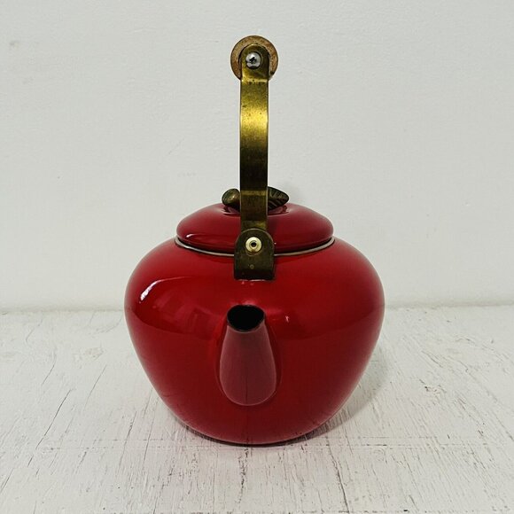 Kitchen Concepts Kettle Apple Shaped Brass Handle Bright Red Enamel - Picture 4 of 8